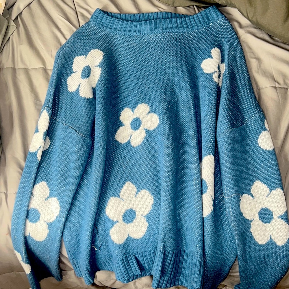 Medium!! $10 got it from a boutique in my area for 60 bucks.